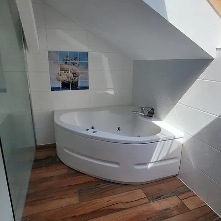 Grosszuegige Zweiraumwohnung Mit Whirlpool Und Xl-dusche Appartement